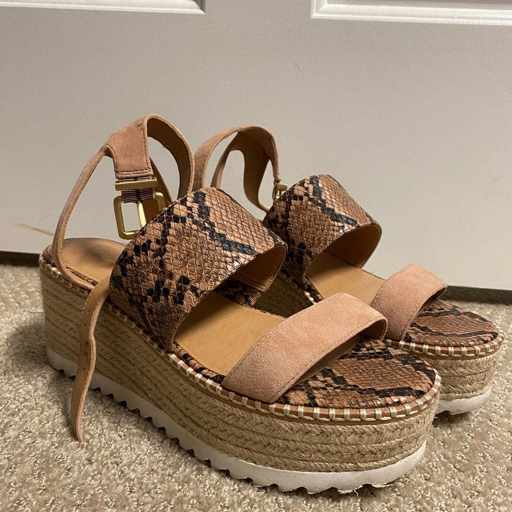Women’s platform sandals - like new.